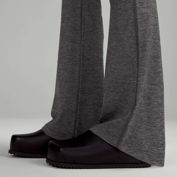 Lululemon Groove Super-High-Rise Flared Pant Nulu Grey, size 6, Tall - Picture 3 of 11